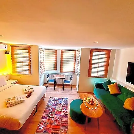 Hotel Mates Historical 3*